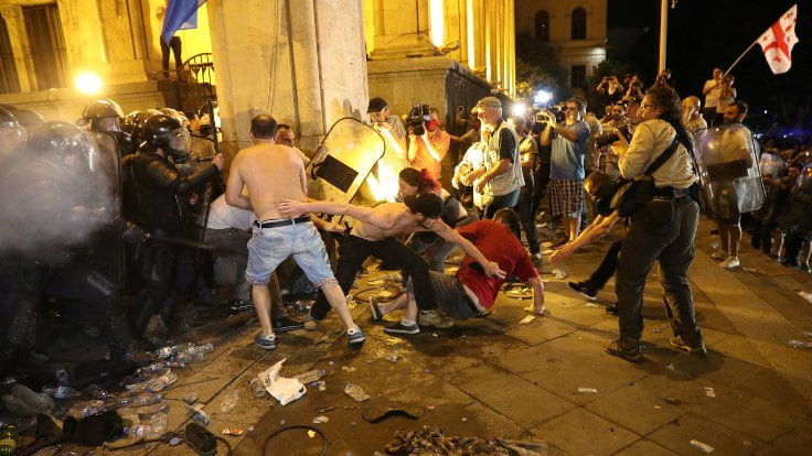 Gürcistan’da karışıklık! İstifa getirdi