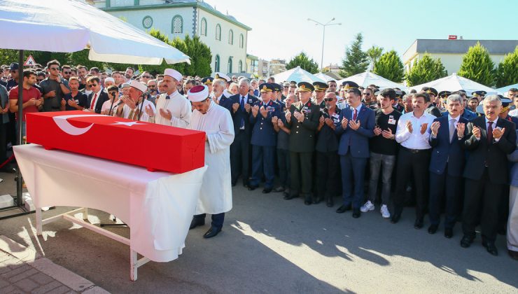 Şehit teğmen son yolculuğuna uğurlandı