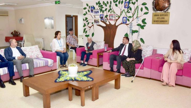 Silivri Belediye Başkanı Yılmaz bayramın ilk günü huzrevi sakinleriyle buluştu