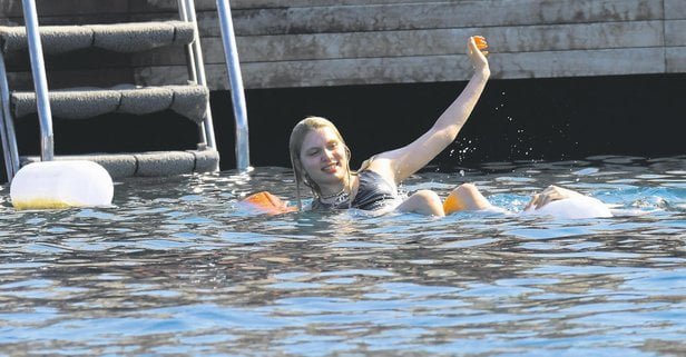 Aleyna Tilki’nin bonkörlüğü “Arkadaşım olsan bari” esprisi yaptırdı