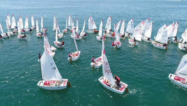 Kabotaj Bayramı için Çocuklar Yelken açtı