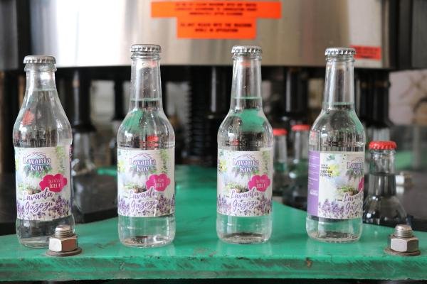 Lavantalı gazoz üretti, şimdi siparişe yetişemiyor