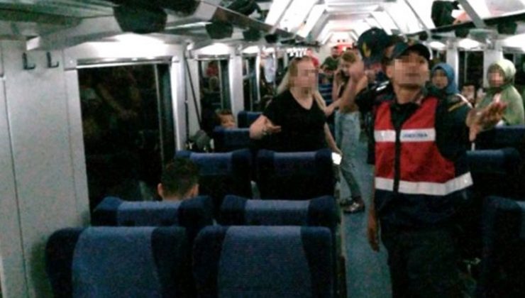 Genç kadının trende yaptıkları yolcuları çileden çıkardı