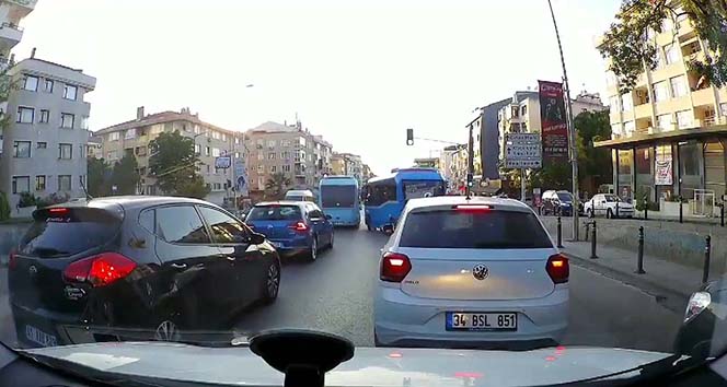 Maltepe’de Minibüscülerin yolcu kapma trafiği korkuttu