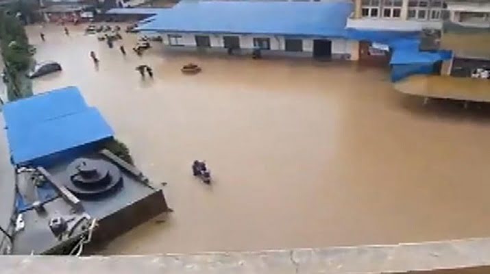 Nepal felaketi yaşadı! Çok sayıda kişi öldü