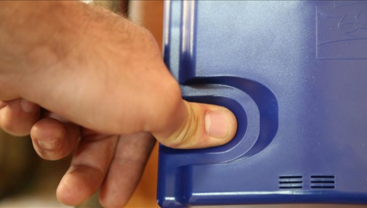 Parmak iziyle giriş yapılan ‘uygulamayı hemen durdur’ uyarısı