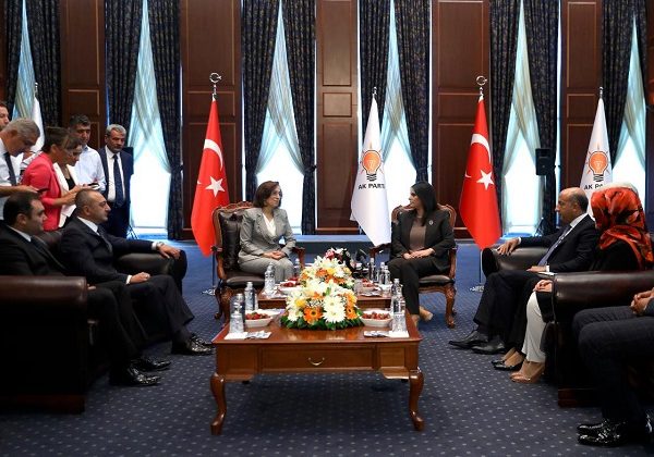 Siyasi partilerde bayramlaşma ziyaretleri