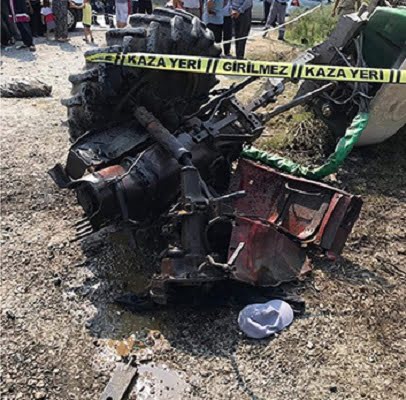 Tren traktörü ikiye böldü, sürücü öldü