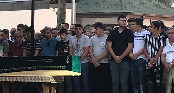 Ümraniye’de katliam yapan genç ile annesi ve kardeşi toprağa verildi