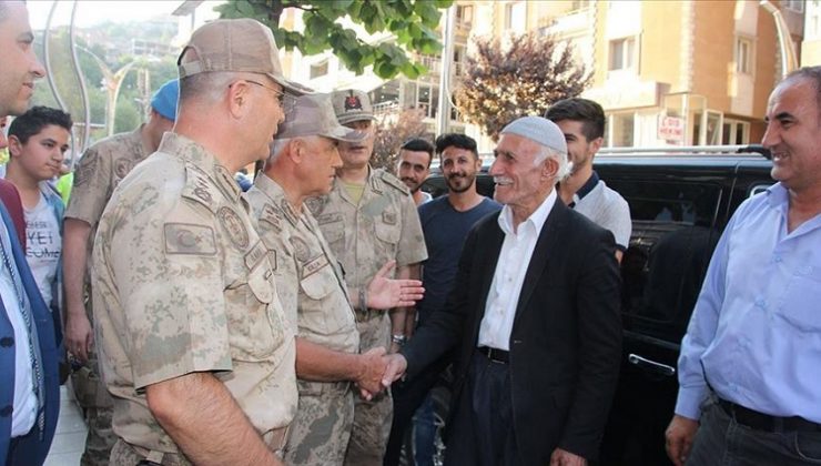 Orgeneral Çetin Hakkari’de esnafı ziyaret etti