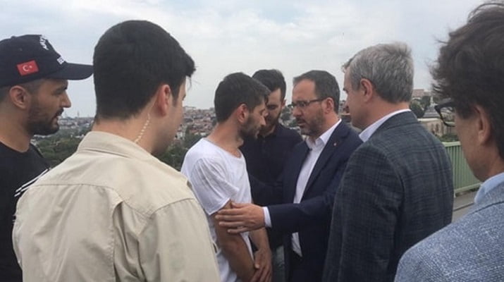 Haliç Köprüsü’nde intiharı Bakan Kasapoğlu önledi