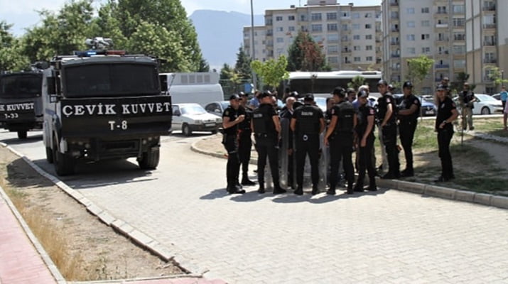 Belediyede PKK adına faaliyet yürüten 9 kişi gözaltına alındı