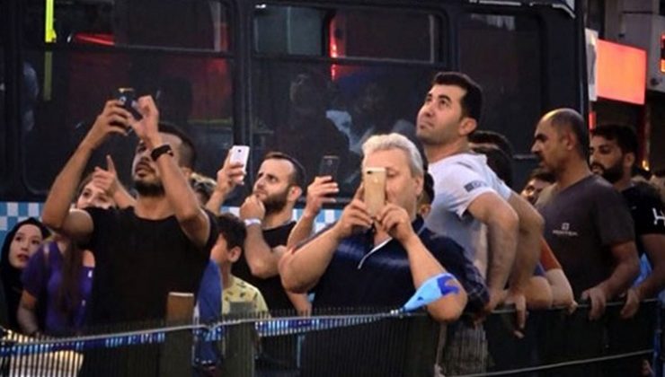 Koyun can derdinde kasap et! Canlı yayınlamak için birbirleriyle yarıştılar