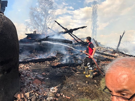 Çorum’daki yangında 7 ev küle döndü