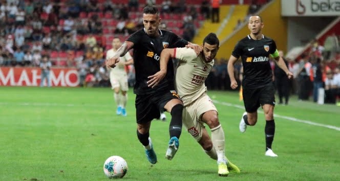 Galatasaray son dakikada 3 puanı kaptı!