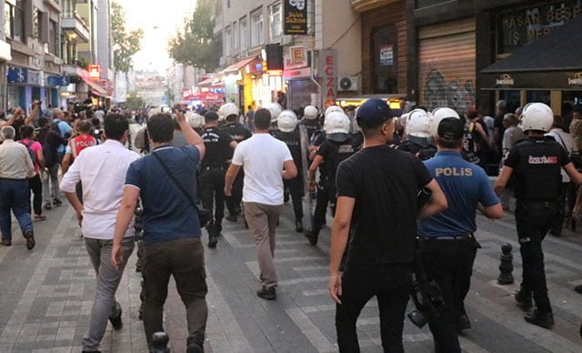 Kadıköy’de yasa dışı eylem gerginliği