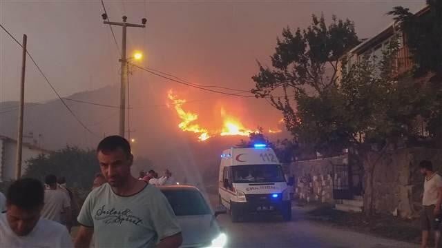 Marmara Adası ve Burgazada’da orman yangını korkutuyor