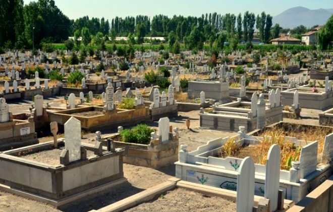 Bu mezarlığı ziyaret edene 5 bin TL ödül