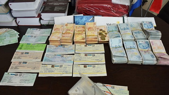 İşçisi buldu! Çantadan servet çıktı