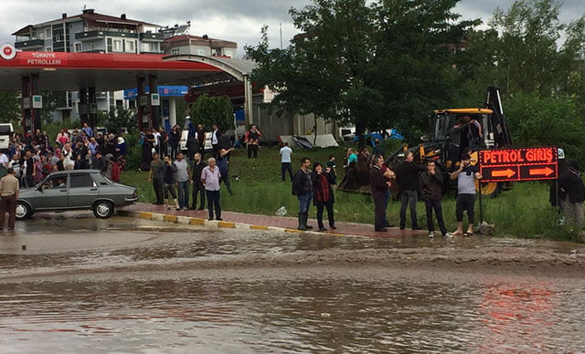 Samsun’da sağanak 2 can aldı