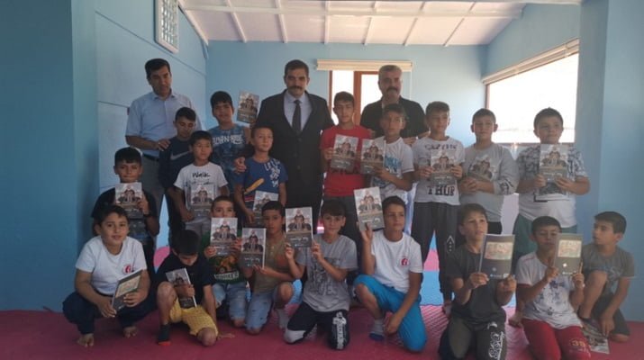 Ülkü Ocakları Başkanı Sinan Ateş Çocukları sevindirdi