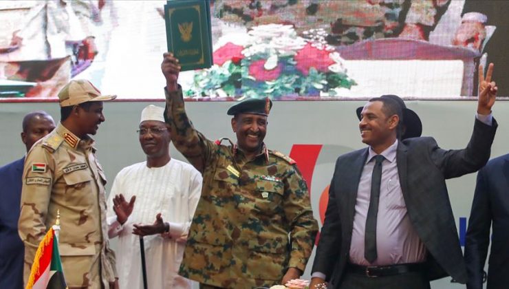 Sudan’da geçiş dönemini başlatacak Anayasal Bildiri anlaşması imzalandı