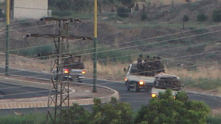 Sınırdan sıcak görüntü! 3 kamyonet terörist…