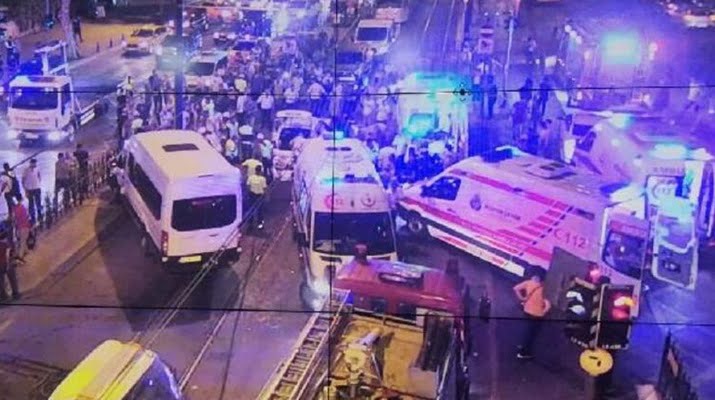 İstanbul’da tramvay yolunda feci kaza: Yaralılar var
