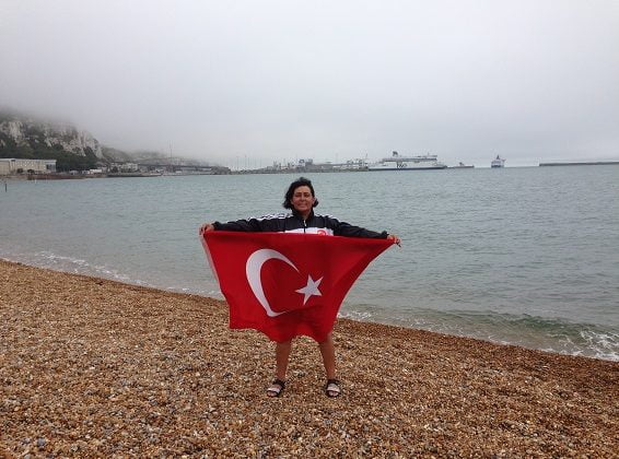 Manş Denizi’ni yüzerek geçen ilk Türk kadını