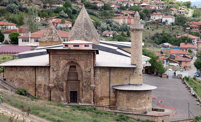 710 yıl boyunca dönen denge sütununu deprem durdurdu