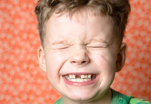 DİŞ SIKMA SORUNUNA BOTOKS TEDAVİSİ