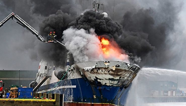 Büyük felaket! 200 bin litre mazot yüklü gemi kül oldu