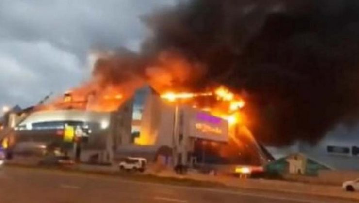 Rusya’da dev AVM cayır cayır yandı