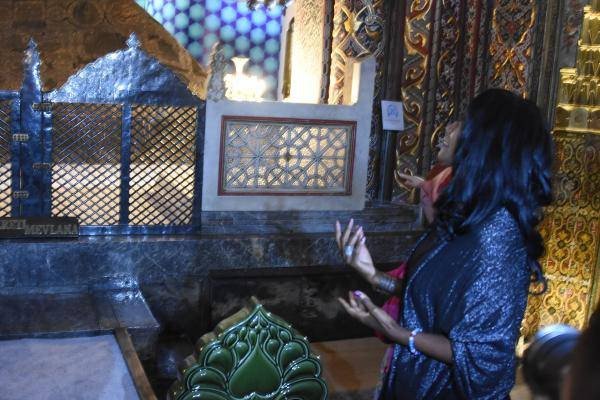 Dünyaca ünlü isimden Mevlana ziyareti! ‘Huzur buldum’