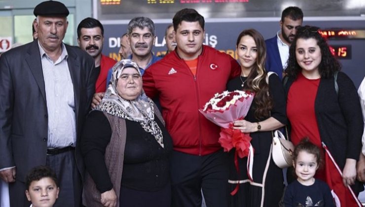 Rıza Kayaalp’e coşkulu karşılama