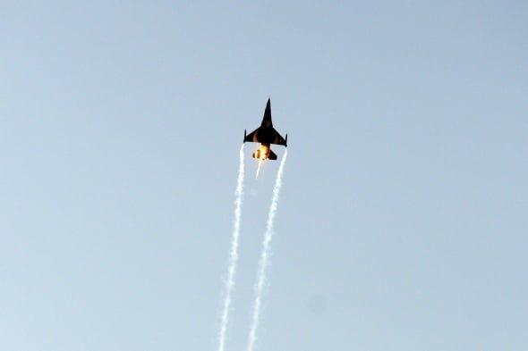 Çin’den tehlikeli hareket! 12 savaş uçağı komşu semalarda