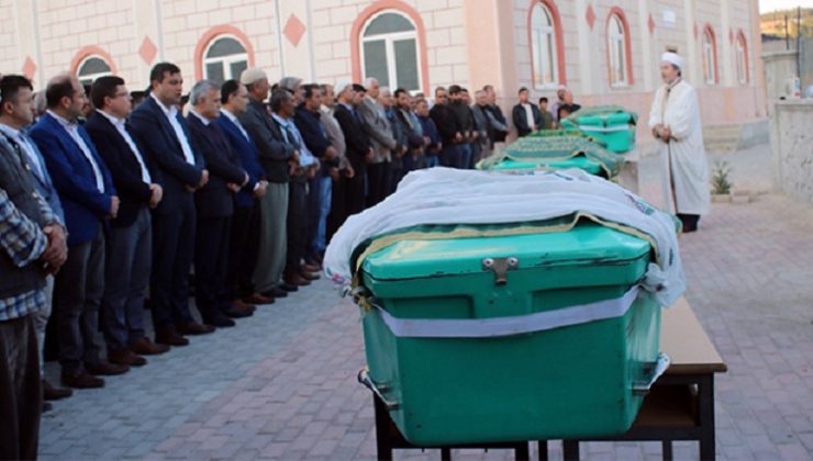 Yangın faciasında ölen baba ve 3 çocuğu toprağa verildi