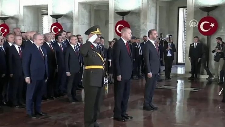 Devlet erkanı Anıtkabir’de!