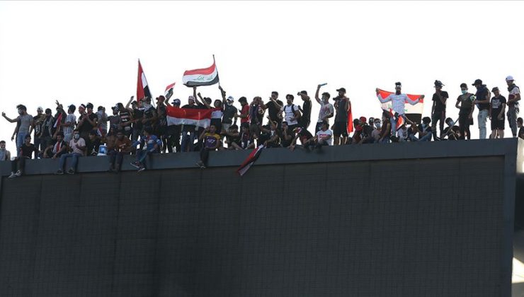 Bağdat’taki gösterilere üçüncü gününde öğrenciler de katıldı