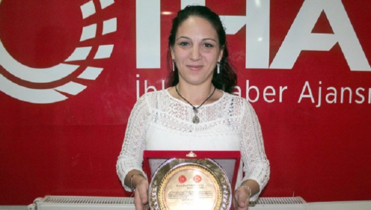MHP’den saldırıya uğrayan İHA muhabirine üstün cesaret plaketi