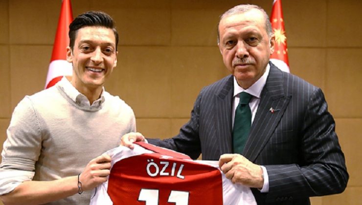 Mesut Özil: ‘Kiminle fotoğraf çektireceğime karar vermekte özgürüm’
