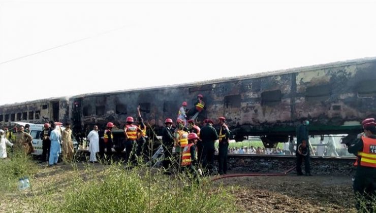 Pakistan’da tren faciası: En az 65 kişi hayatını kaybetti