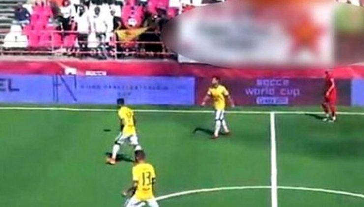 Yunan taraftarlardan Türkiye karşıtı küstah pankart! Millilerimiz sahayı terk etti