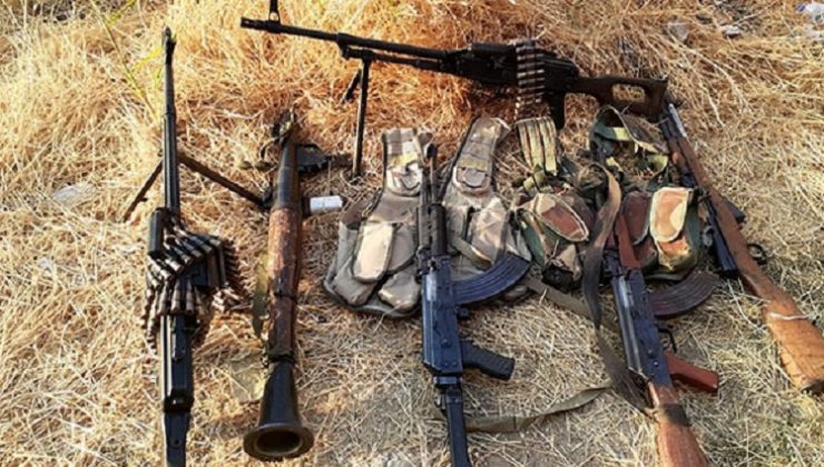 Teröristler silah ve mühimmatlarını bırakarak kaçtı