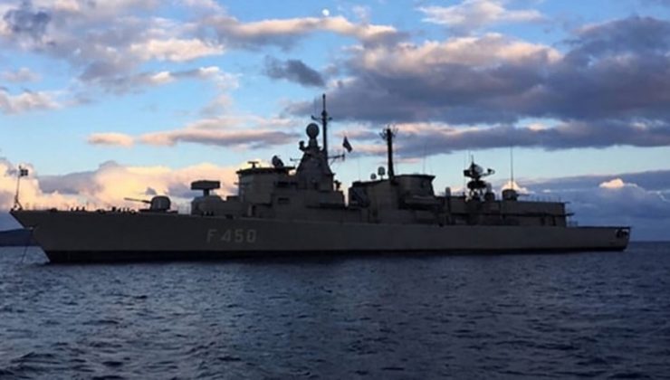 Yunanistan’ın donanma gemisi tatbikatta karaya oturdu