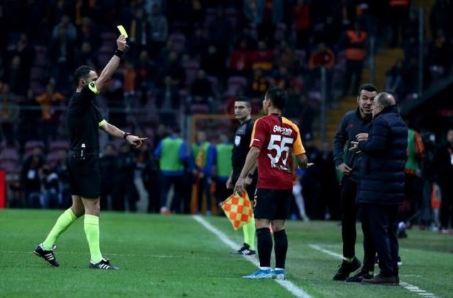 Fatih Terim sarı kart gördü