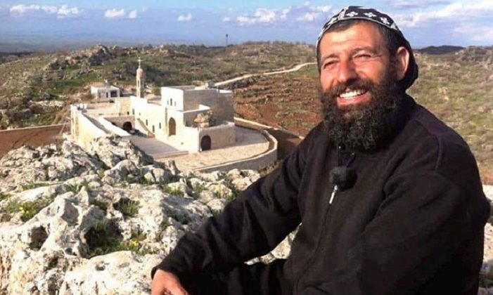 Mardin’de tutuklanan rahip, teröristleri manastırda saklamış