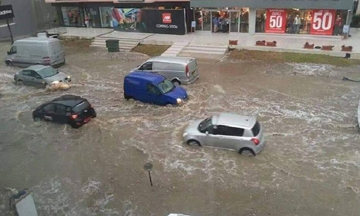 Kıbrıs’ı sel vurdu, TV kanalını su bastı