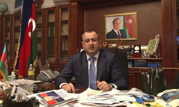 Türk bayrağı yırtan Yunan vekile Azerbaycan’dan tepki:  O parmakları kırarız