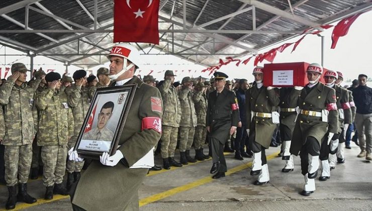 İdlib şehidi Tankçı Sözleşmeli Er Mecit Demir son yolculuğuna uğurlandı